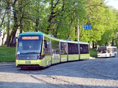 Старая сеть общественного транспорта шин, трамваев и троллейбусов внутри  Редакционное Изображение - изображение насчитывающей сеть, урбанско:  47964790
