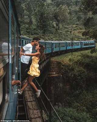 Этот невероятный снимок парочки, целующейся с поезда в Элле, Шри-Ланка,  обязательно станет бестселлером🚂🌴💐 ⠀ Согласен? Ставь… | Instagram