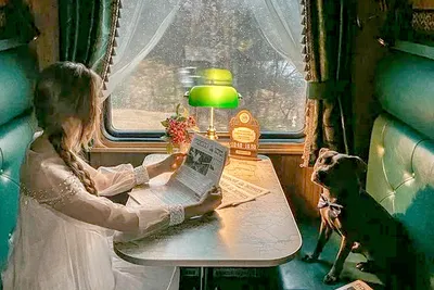 Том Круз повис на движущемся поезде на фото со съёмок «Миссия: невыполнима  7». Это новый сумасшедший трюк актёра