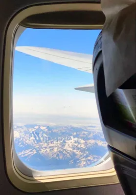 ☾ on Instagram: “💙✈️ у меня есть страх высоты, но при этом, летать на  самолёте почему-то не страшно) а вы боитесь летать ?)” | Высота, Самолет,  Меню