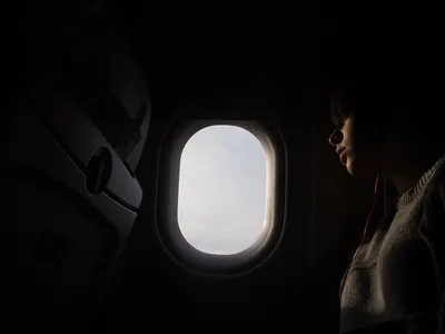 Крыло самолета из окна - 56 фото