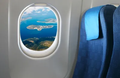 Нужно ли бояться, если в самолете течет из окна? | TravelManiac | Дзен
