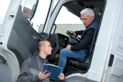 Водитель грузовика – одна из лучших профессий для людей зрелого возраста |  trans.info