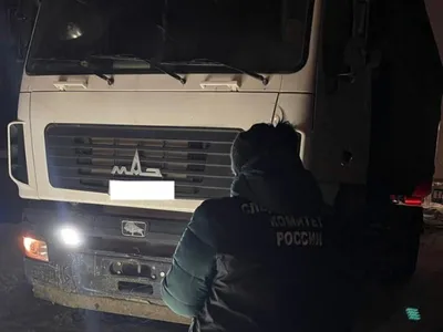 Водителя грузовика зажало в салоне после столкновения с легковушкой в  Буинском районе