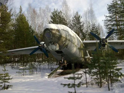 Кладбище заброшенных самолётов (свалка-запасник музея ВВС в Монино)