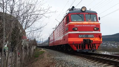 Фото железной дороги с поездом фотографии