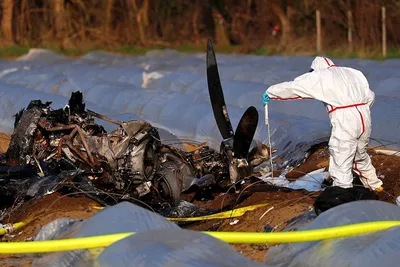 Спасатели достали из обломков тела жертв крушения самолета в Германии -  Российская газета