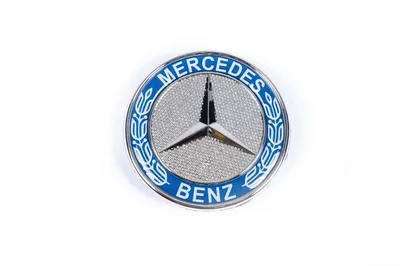 Mercedes дарит ретро-значки владельцам автомобилей с большим пробегом