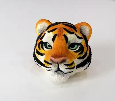 Фигура \"Голова тигра\" из пенопласта