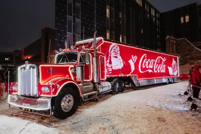 Праздник к нам приходит: откуда взялись те самые грузовики из рекламы \"Кока- колы\" — «История автомобилестроения» на DRIVE2