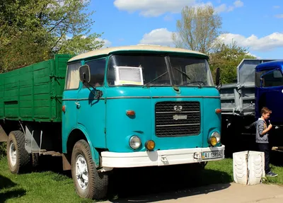 Грузовые автомобили: Коллекционная масштабная модель 1:43 КАЗ-608 Колхида,  зеленый с журналом №7 (Легендарные грузовики СССР)