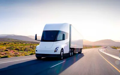Tesla показала грузовик Semi с новым дизайном :: Autonews