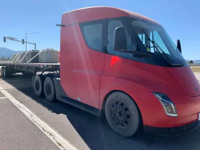 Электрический грузовик Tesla Semi с полной нагрузкой подтвердил заявленную  автономность