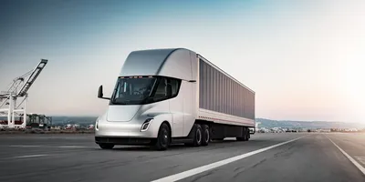 Полностью электрический грузовик Tesla Semi с запасом хода 800 км, который  поменяет правила игры, наконец готов