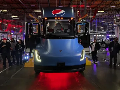 Tesla получила заказ на 10 грузовиков Semi и 2 суперчарджера | Тесла Сервис  Автомобили Запчасти Тюнинг
