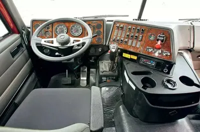 International S1900 Бортовой грузовик 1986 3D модель - Скачать Автомобили  на 3DModels.org