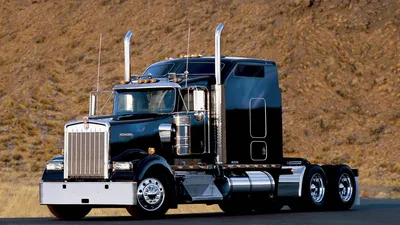 Классические грузовики Kenworth и Freightliner на экране Редакционное  Фотография - изображение насчитывающей обычно, снабжение: 212985777