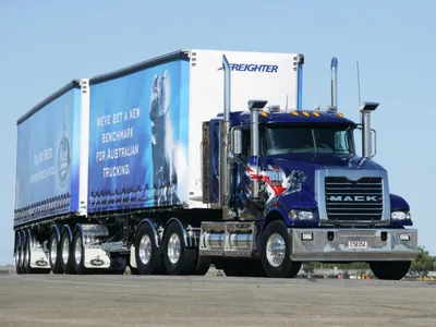 Американская грузовик мак, установленная на автономный управлять на  общественных дорогах Редакционное Стоковое Изображение - изображение  насчитывающей гибрид, контейнер: 206267094