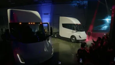 Илон Маск показал первый в мире электрический грузовик Tesla Semi |  Электротранспорт - НАНГС