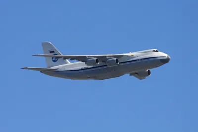 Грузовой самолет на земле редакционное стоковое фото. изображение  насчитывающей коммерчески - 204826898