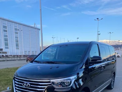 Black Large MPV Hyundai Grand Starex Urban Second Facelift is Moving on the  Highway in the City Editorial Stock Image - Image of high, route: 226687874