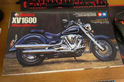 Картинка на рабочий стол: Ямаха мотоциклы 2024 года в стиле арт.