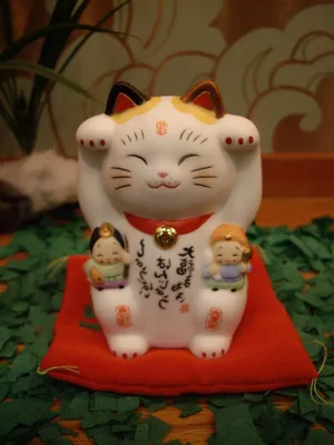 Японские коты удачи стоковое фото. изображение насчитывающей фольклор -  107462494