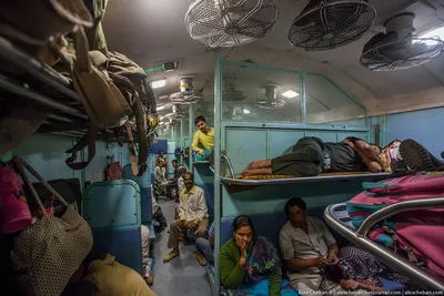 Стала известна причина смертельного столкновения поездов в Индии