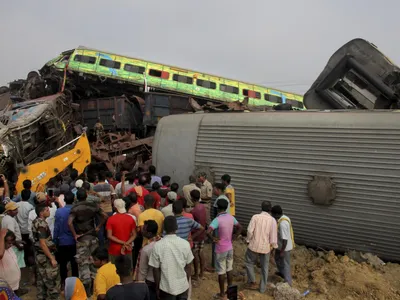 В Индии поезд сошел с рельсов | Euronews