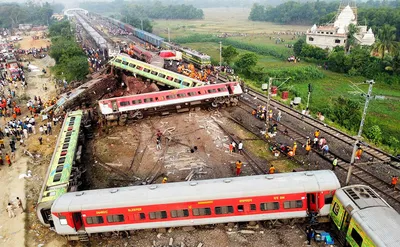 При столкновении поездов в Индии погибли 288 человек — РБК
