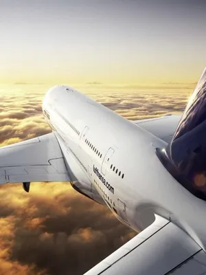 Современный пассажирский самолет на белом фоне Стоковое Изображение -  изображение насчитывающей плоскость, перевозка: 206846295