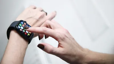 Watch в руку: что показал тест часов Apple 7-й серии | Статьи | Известия