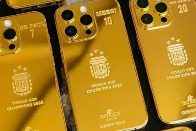Опубликованы фото золотых iPhone 14 от Месси - Газета.Ru | Новости