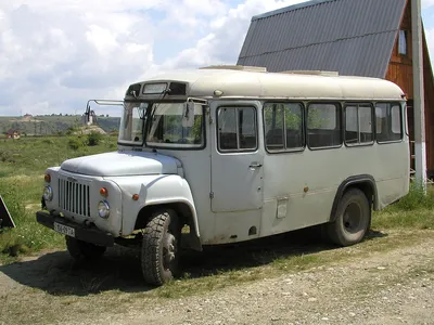 Купить масштабную модель автобуса КАвЗ-3270 (бело-синий), масштаб 1:43 (SSM)