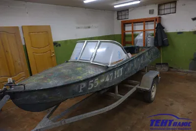 Покраска лодки Казанка 5М3 в 2 цвета промышленной эмалью.