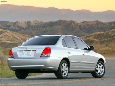 File:2000-2003 Hyundai Elantra (XD) GL hatchback 01.jpg - Wikimedia Commons