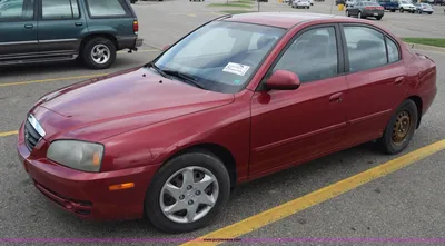 File:2005 Hyundai Elantra VE Sedan in Candy Apple, Front Left,  04-29-2023.jpg - Wikimedia Commons