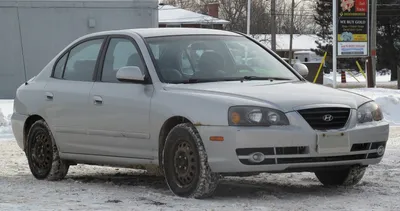 File:2005 Hyundai Elantra GLS in Sterling Metallic, Front Right,  12-09-2021.jpg - Wikimedia Commons