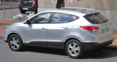 File:Hyundai ix35 2.0 CRDi 4WD Premium front 20100918.jpg - Wikimedia  Commons