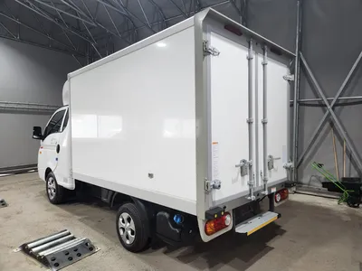 Рефрижератор Hyundai Porter 2 DLX 2012 года, объем кузова 10м3 б.у.