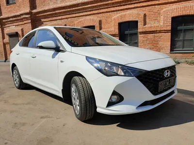 Прокат авто Hyundai Solaris 2021г. белого цвета в Москве с доставкой.