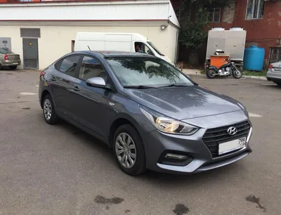 Фото Hyundai Solaris серого (Urban Gray) цвета кузова