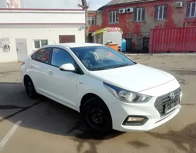 Белый Hyundai Solaris 2013 года с пробегом по цене 550 000 руб. в  Новосибирске
