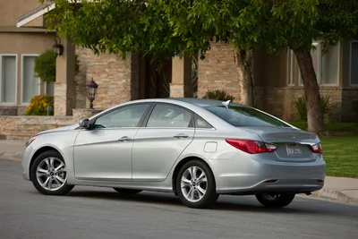 File:2011 Hyundai Sonata Limited -- 04-11-2011.jpg - Wikimedia Commons