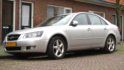File:Hyundai Sonata IV 2.4 GLS (2005–2008) rear MJ.JPG - Wikimedia Commons