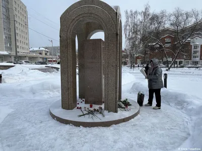 В Перми почтили память погибших на пожаре в клубе «Хромая лошадь» -  Муниципальное образование город Пермь