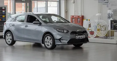 Новый Kia Ceed Красного Цвета Совершенно Новый Автомобиль Передняя Часть  Машины — стоковые фотографии и другие картинки 2019 - iStock