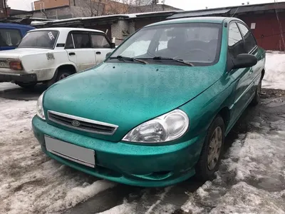 Kia Rio 2000 года в Москве, Автомобиль на полном ходу, зеленый, 1.5 AT  Base, акпп, седан, стоимость 135тыс.рублей