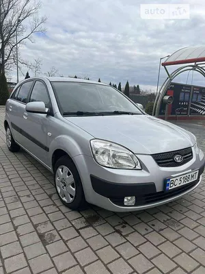 2009 Kia Rio LX in Blue - Front angle view Stock Photo - Alamy