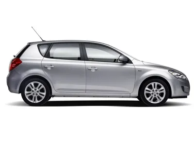 Kia Cee'd 1.6 CVVT EX, model year 2006-, silver, driving, diagonal from the  front, frontal view, test track Stock Photo - Alamy